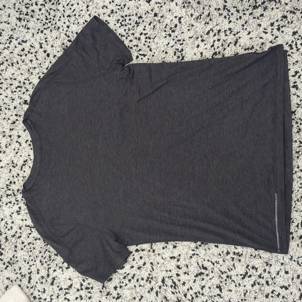 Men's Lululemon medium shirt sleeve